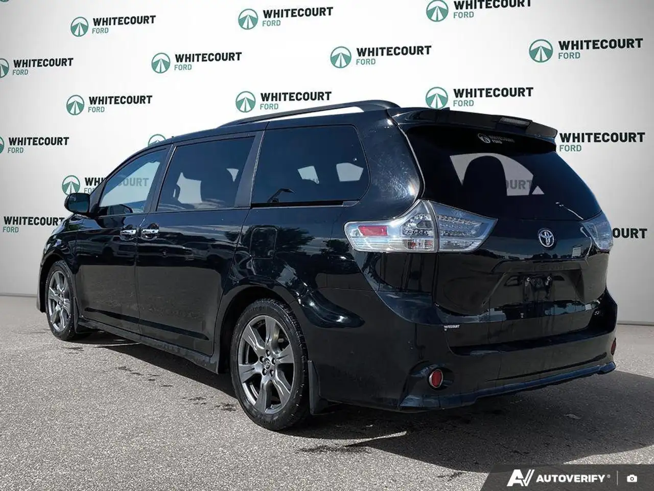 Toyota Sienna photo Toyota Sienna
