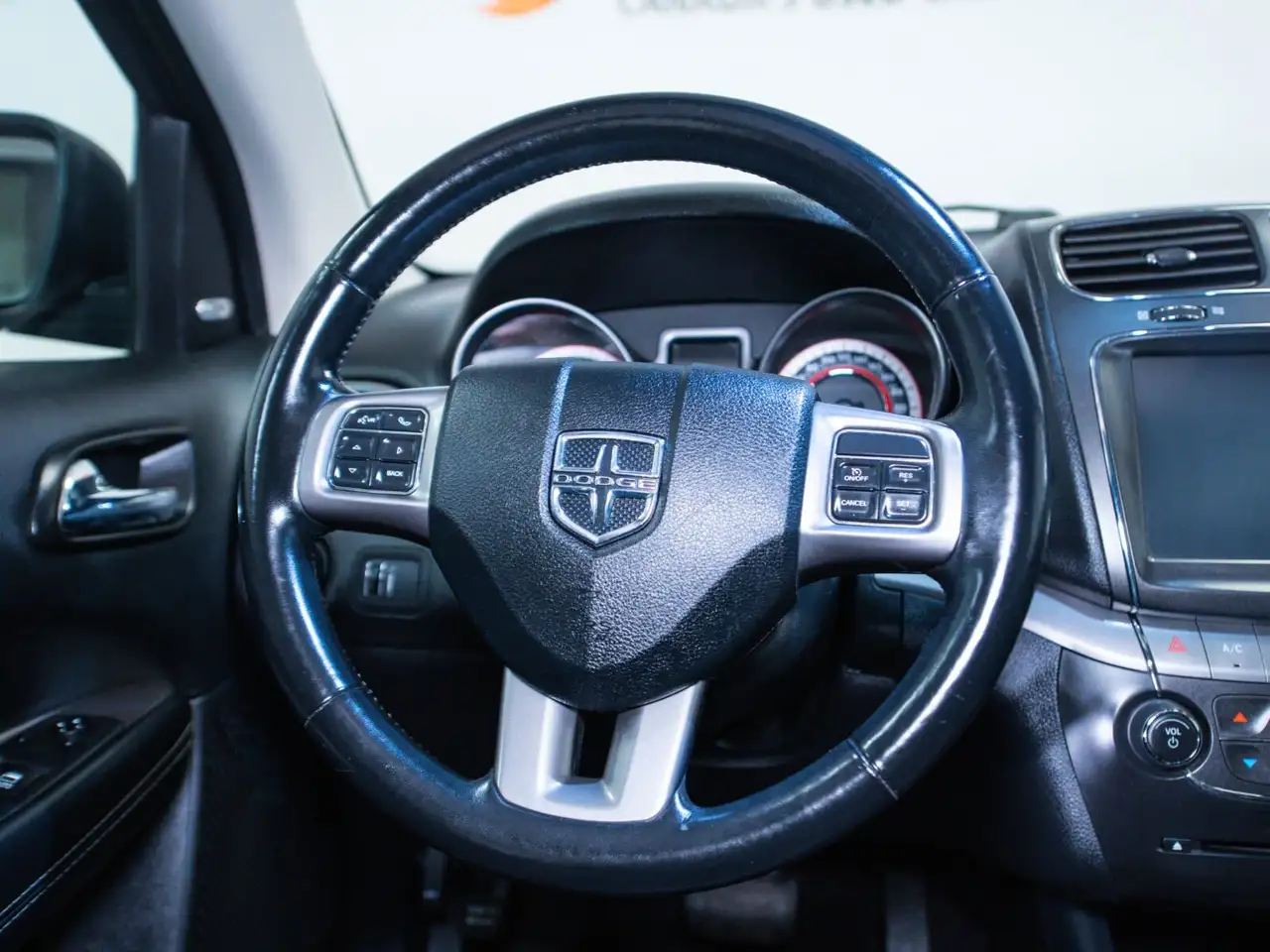 Dodge Journey снимка Dodge Journey
