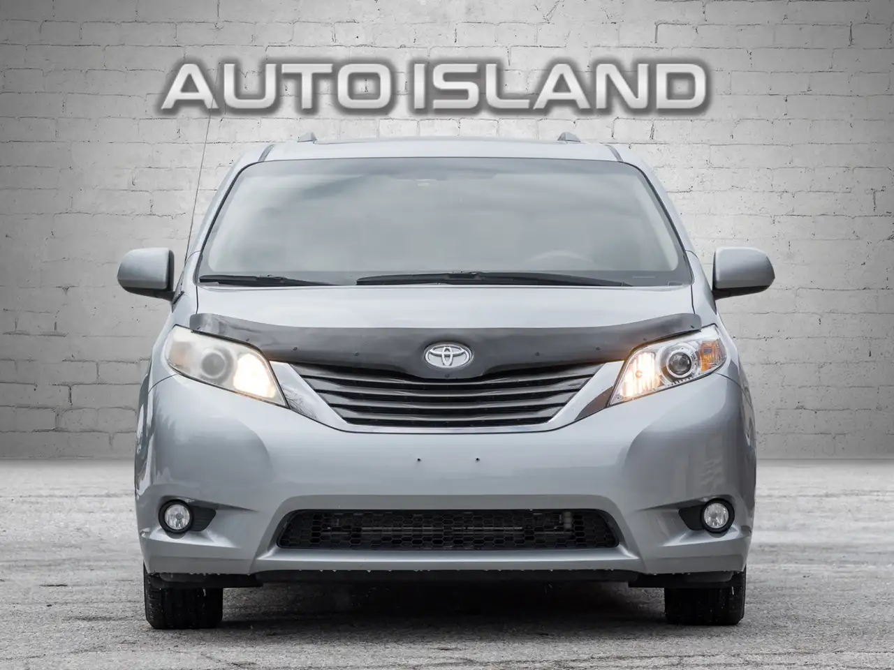 Toyota Sienna снимка Toyota Sienna
