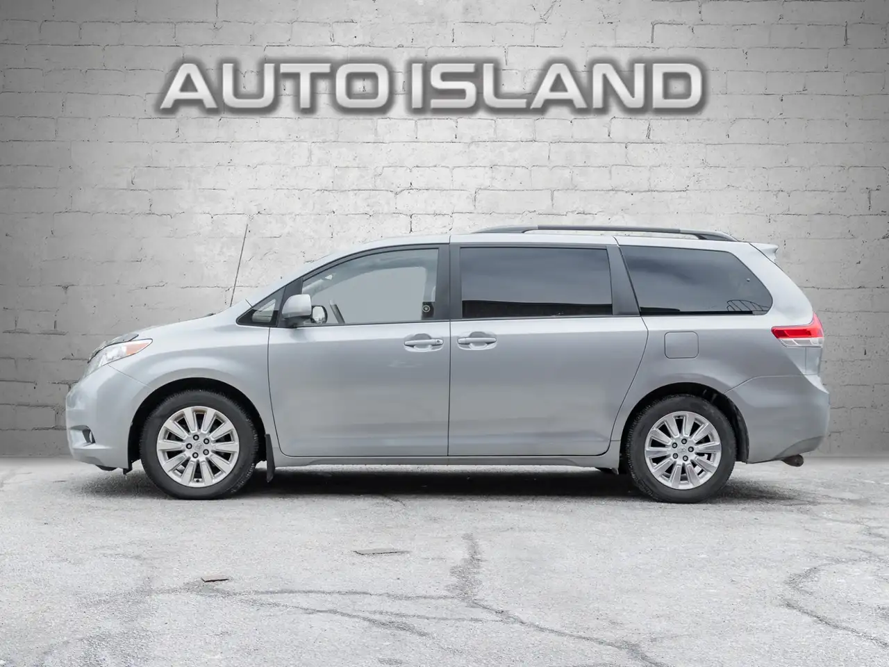 Toyota Sienna снимка Toyota Sienna