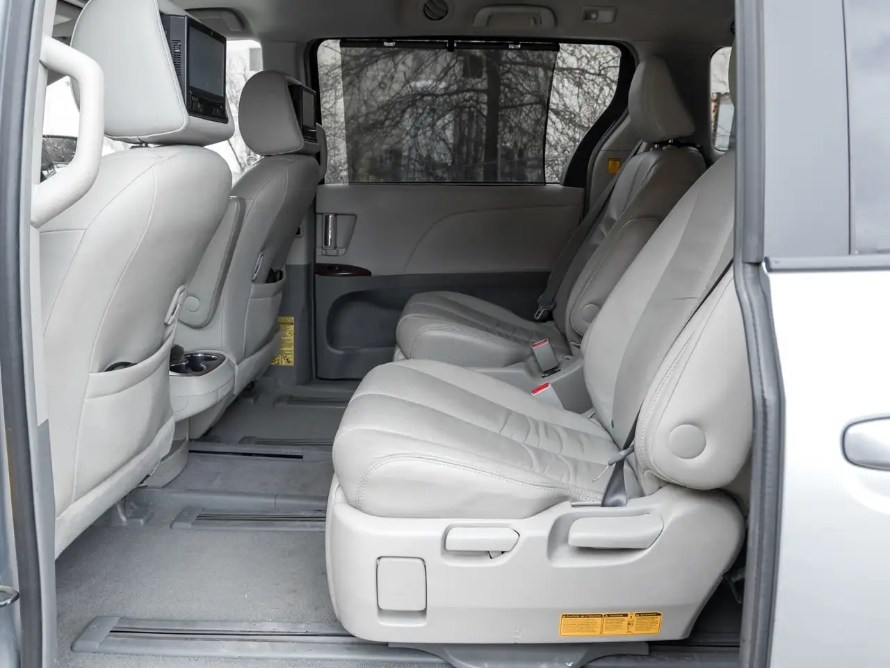 Toyota Sienna снимка Toyota Sienna