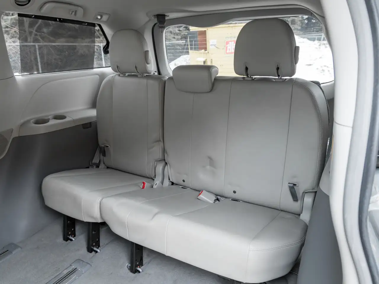 Toyota Sienna снимка Toyota Sienna