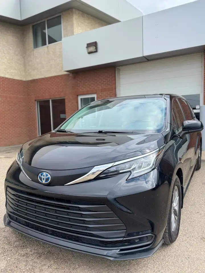 Toyota Sienna снимка Toyota Sienna