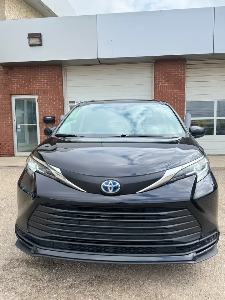 Toyota Sienna снимка Toyota Sienna