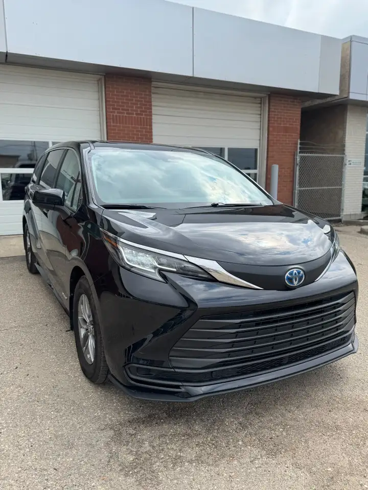 Toyota Sienna снимка Toyota Sienna