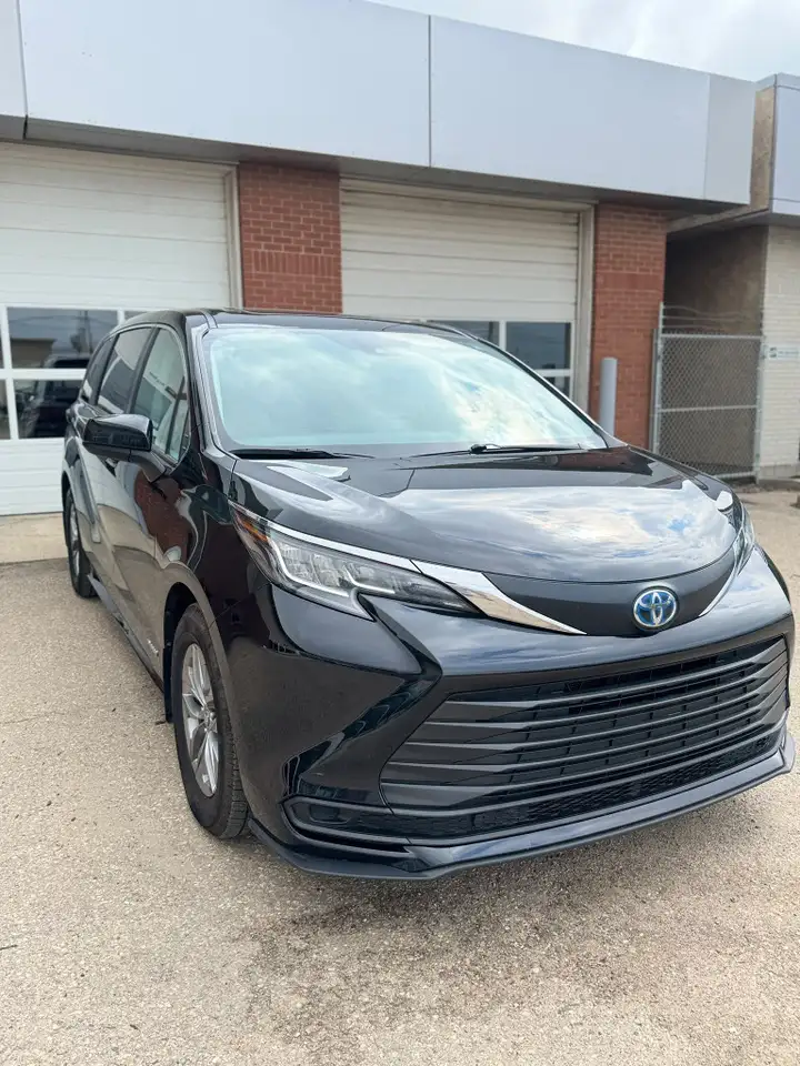 Toyota Sienna снимка Toyota Sienna