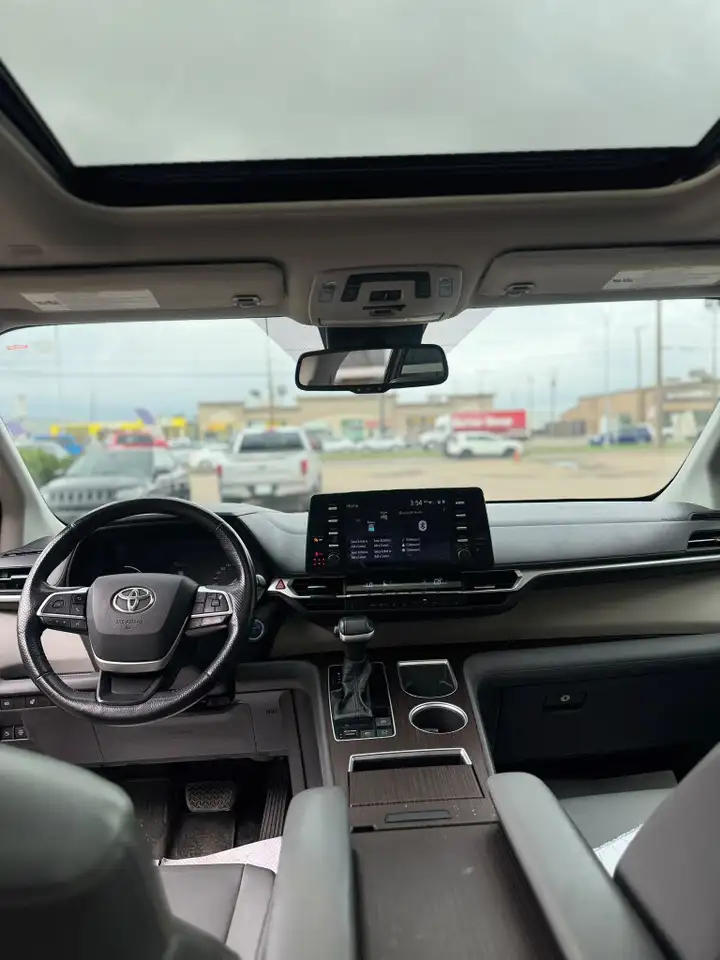 Toyota Sienna снимка Toyota Sienna