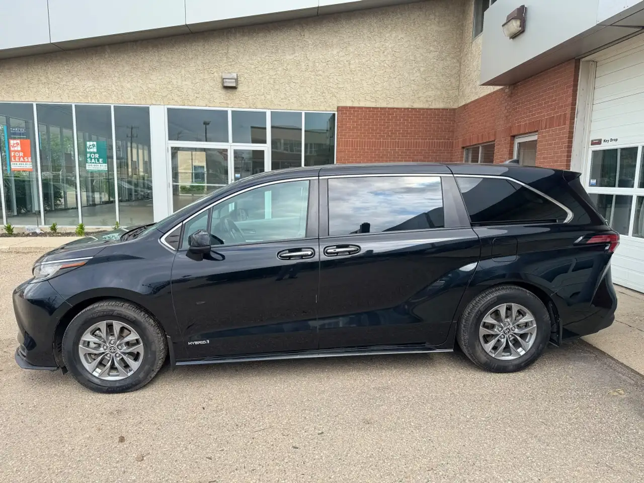 Toyota Sienna снимка Toyota Sienna