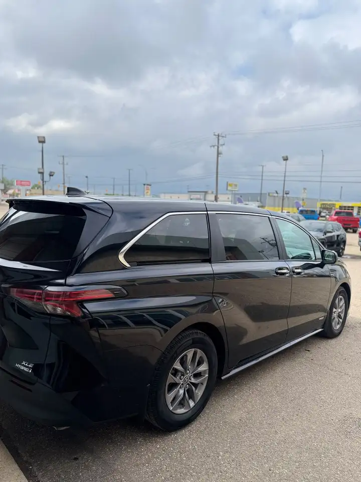 Toyota Sienna снимка Toyota Sienna