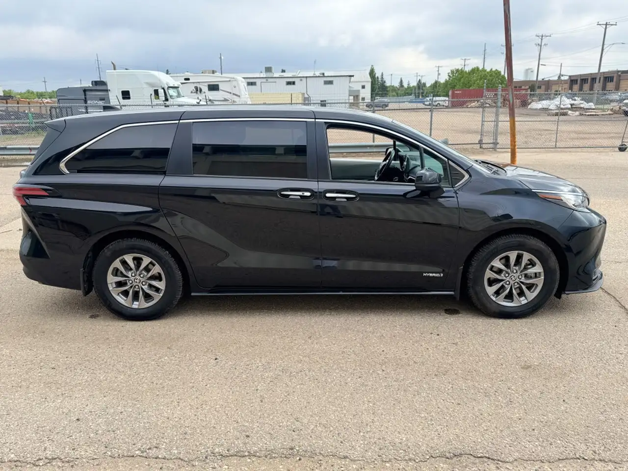 Toyota Sienna снимка Toyota Sienna