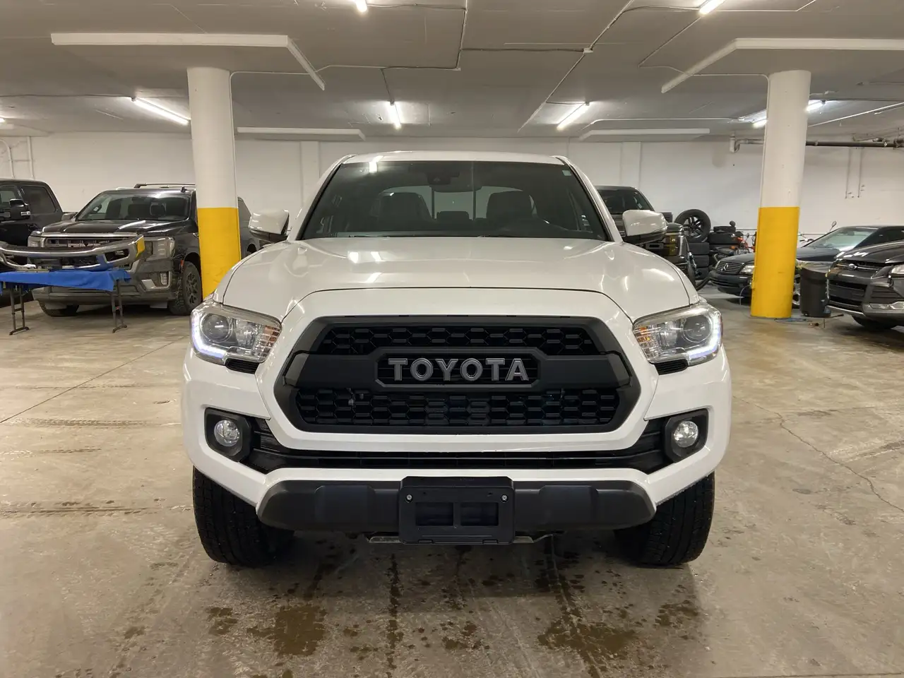 Toyota Tacoma снимка Toyota Tacoma