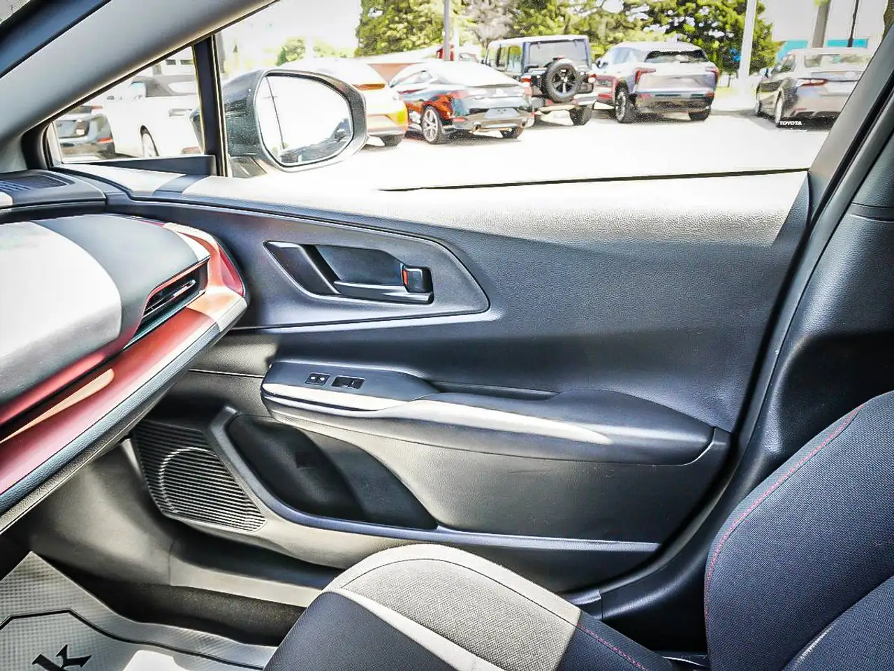 Toyota Prius Prime снимка Toyota Prius Prime