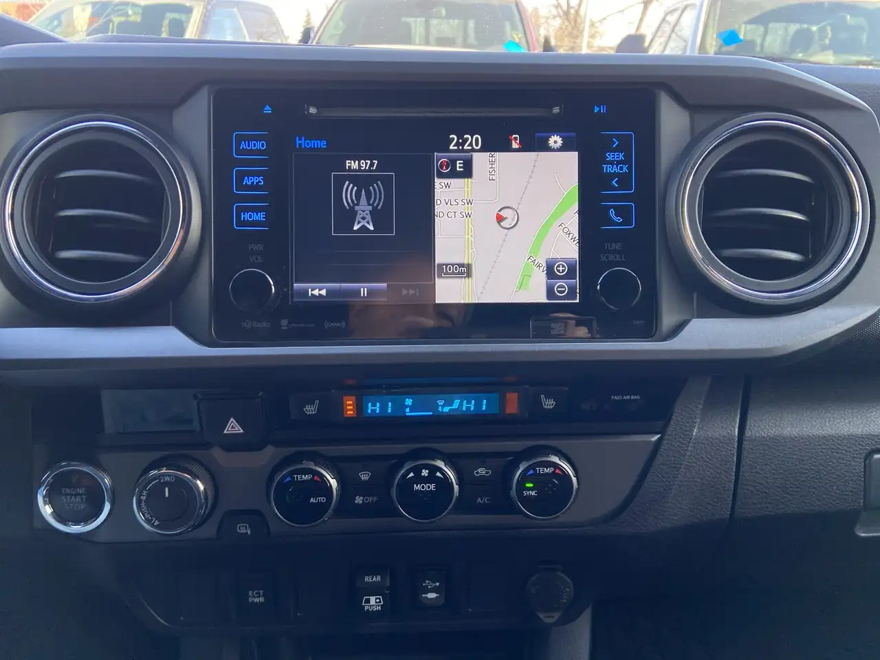 Toyota Tacoma снимка Toyota Tacoma