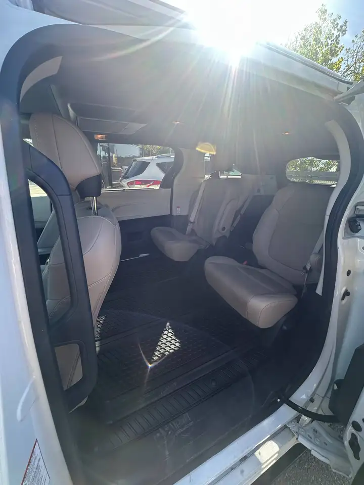 Toyota Sienna снимка Toyota Sienna