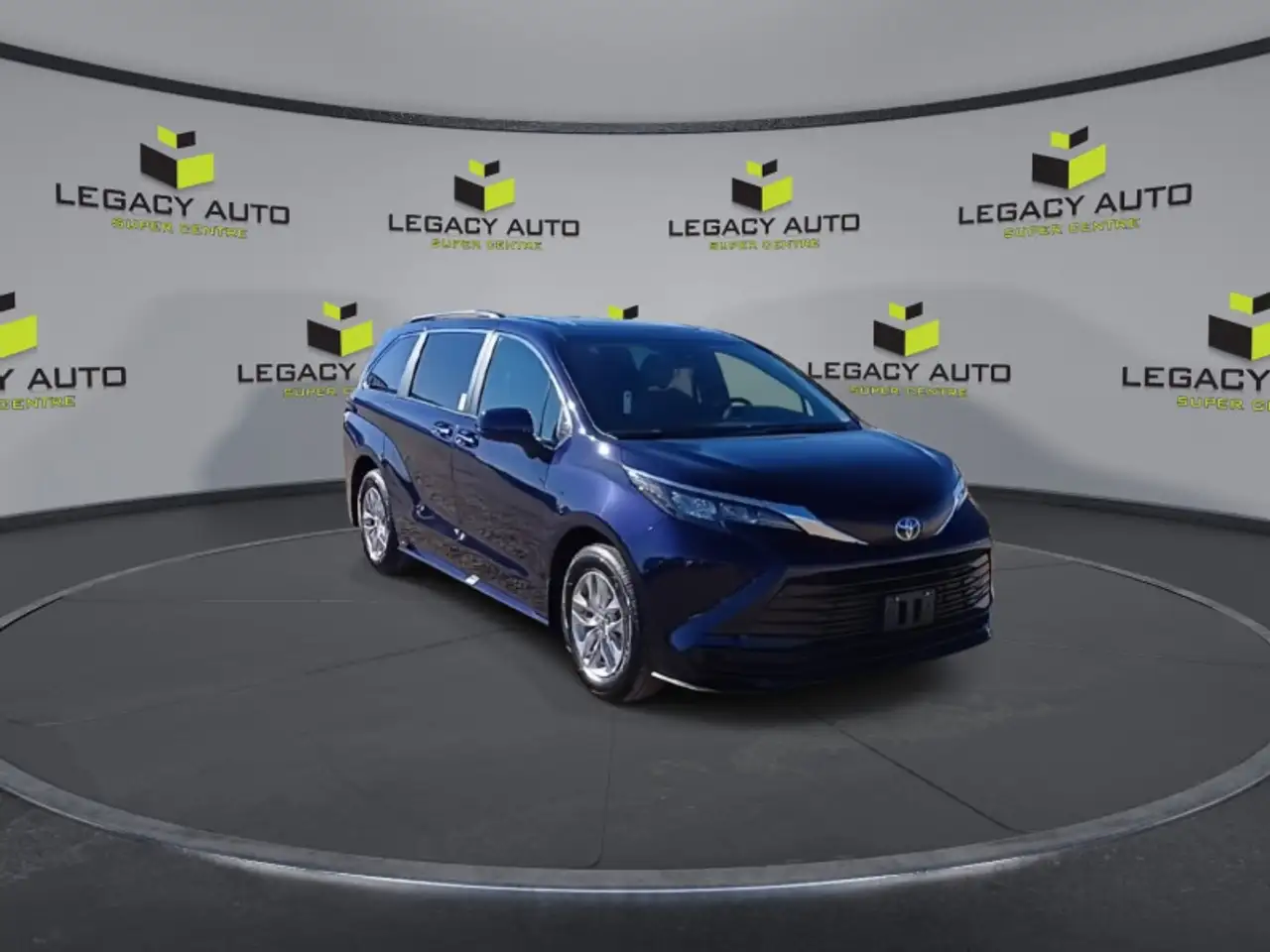 Toyota Sienna снимка Toyota Sienna