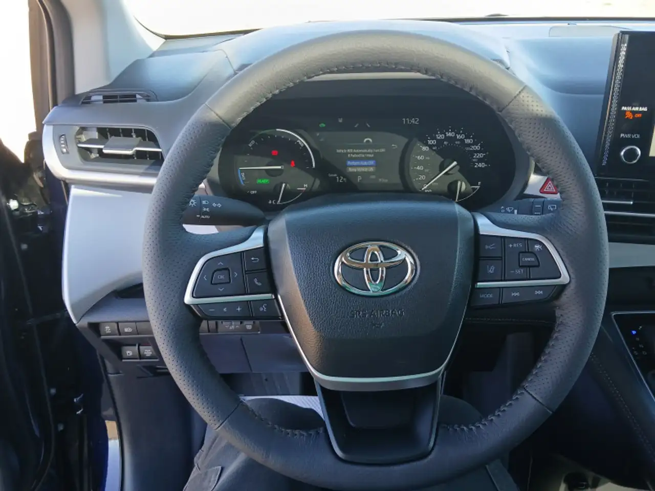 Toyota Sienna снимка Toyota Sienna