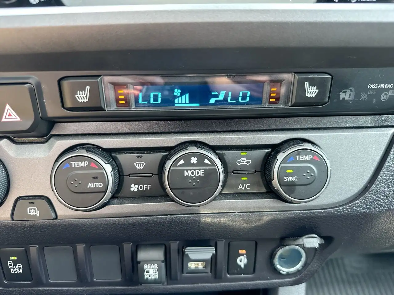 Toyota Tacoma снимка Toyota Tacoma