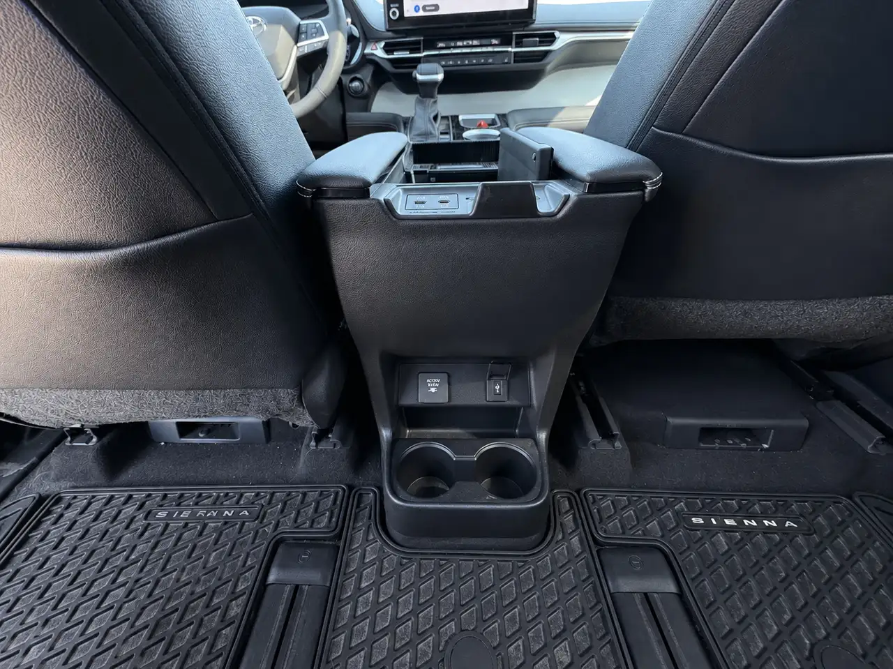 Toyota Sienna photo Toyota Sienna