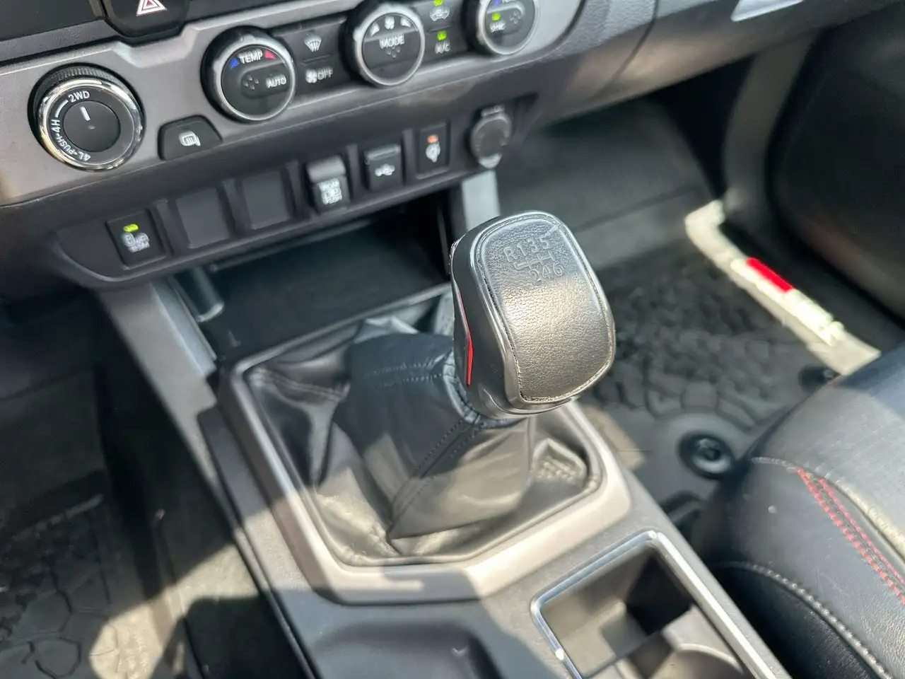 Toyota Tacoma снимка Toyota Tacoma