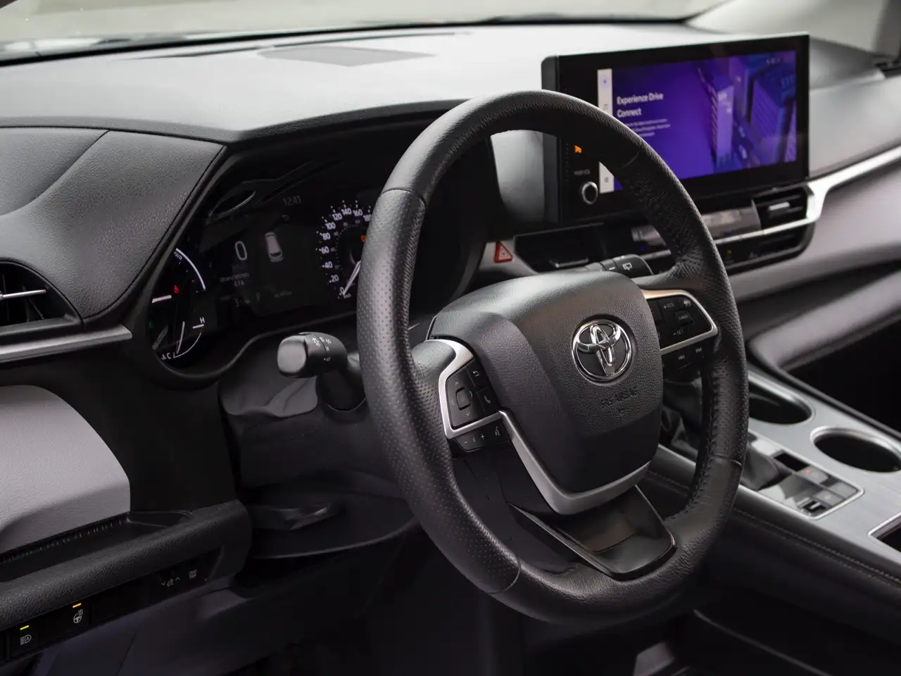 Toyota Sienna снимка Toyota Sienna