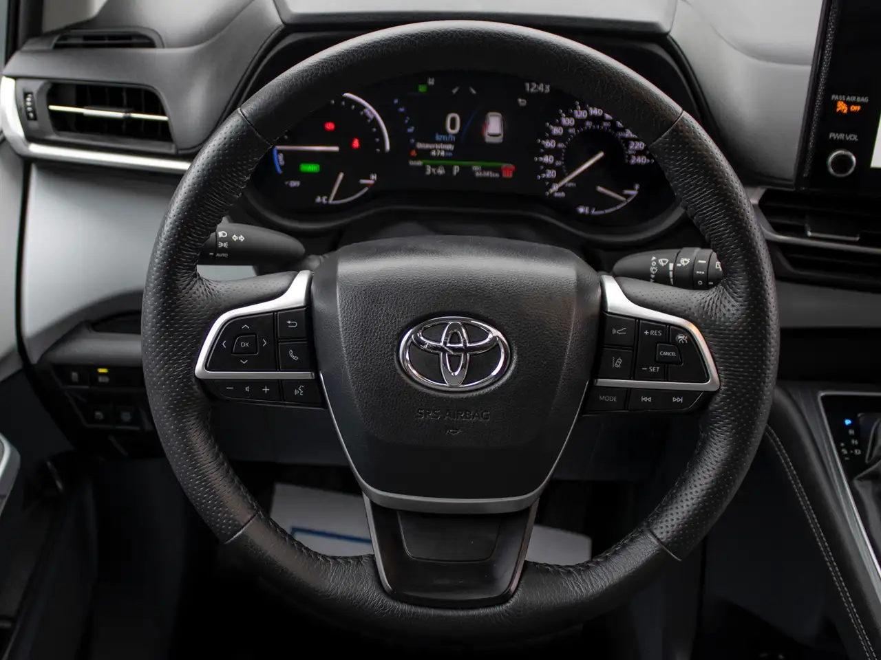 Toyota Sienna снимка Toyota Sienna