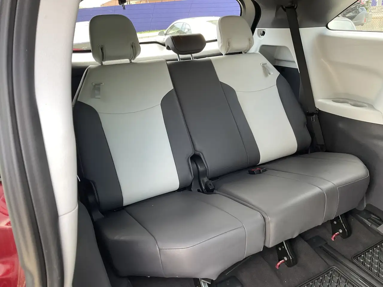 Toyota Sienna снимка Toyota Sienna