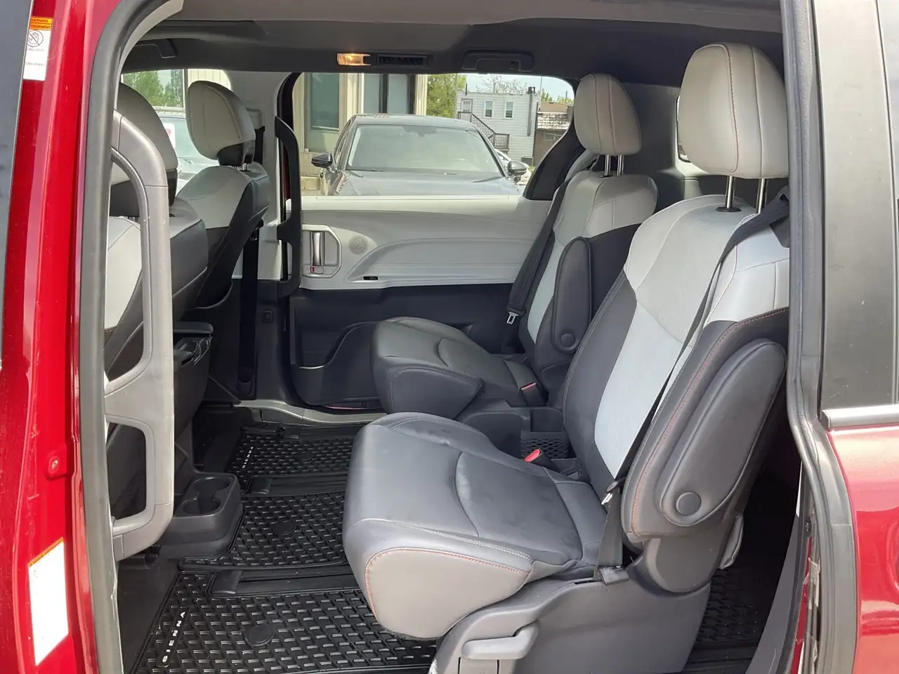 Toyota Sienna снимка Toyota Sienna