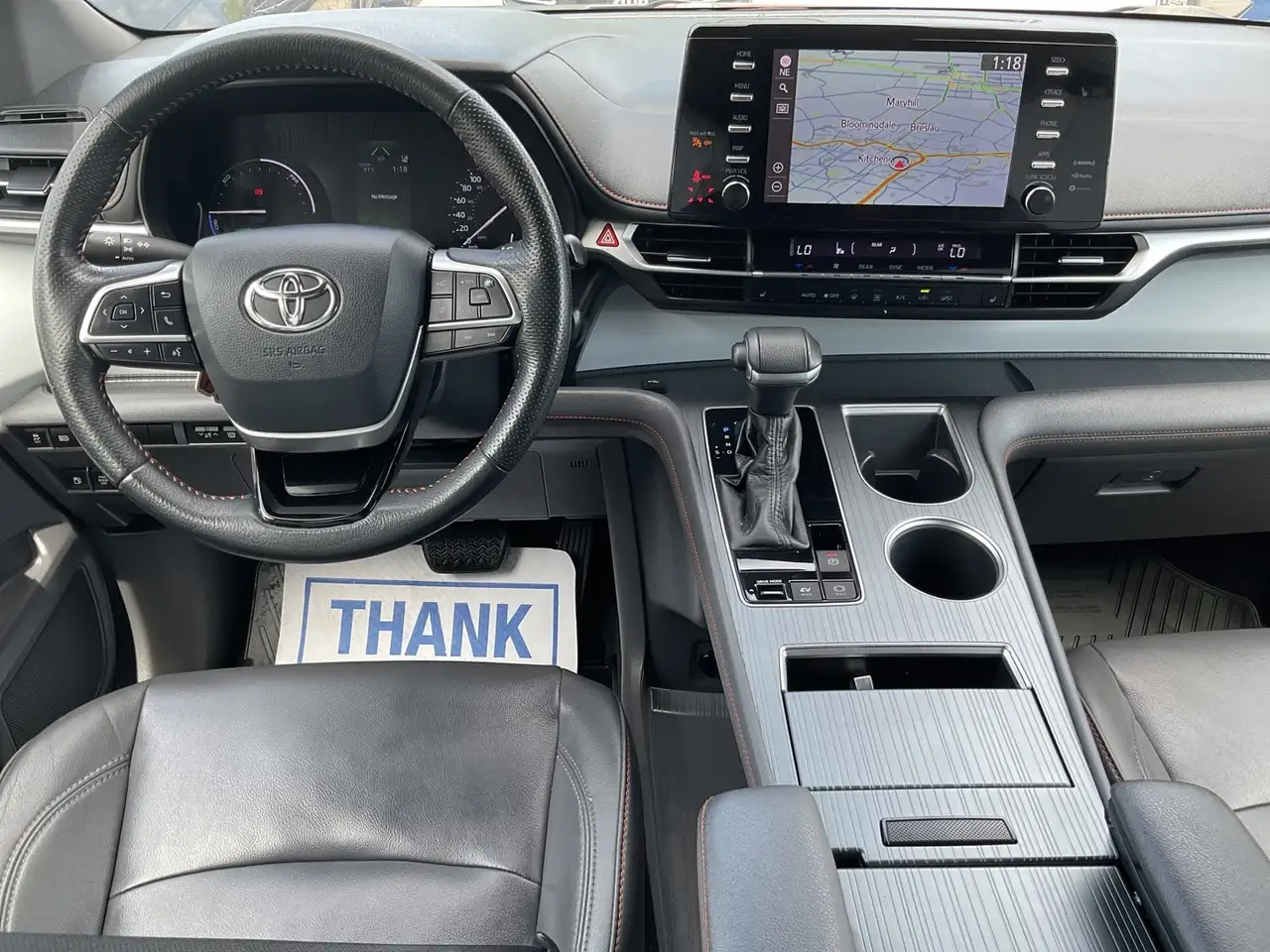 Toyota Sienna снимка Toyota Sienna