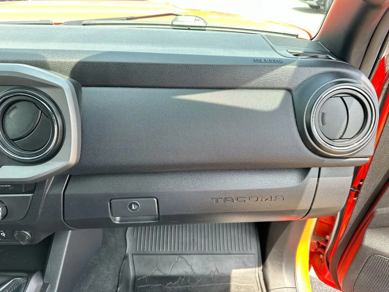 Toyota Tacoma снимка Toyota Tacoma