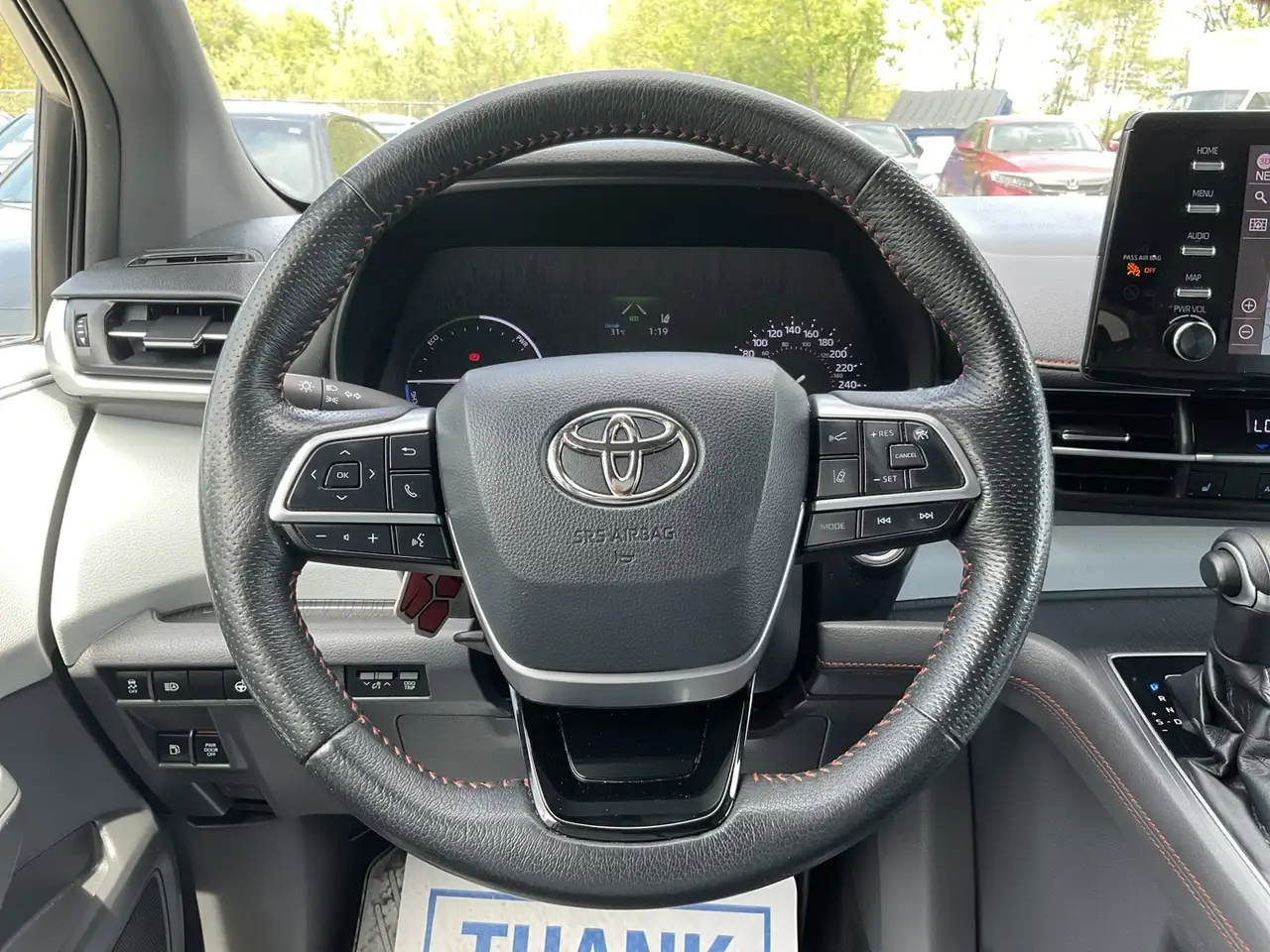 Toyota Sienna снимка Toyota Sienna