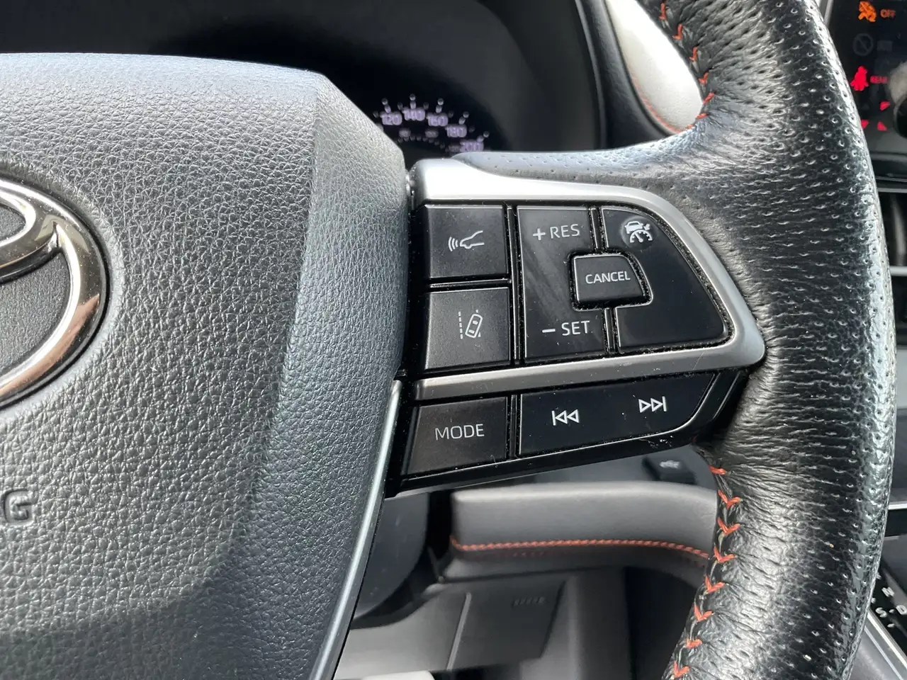 Toyota Sienna снимка Toyota Sienna