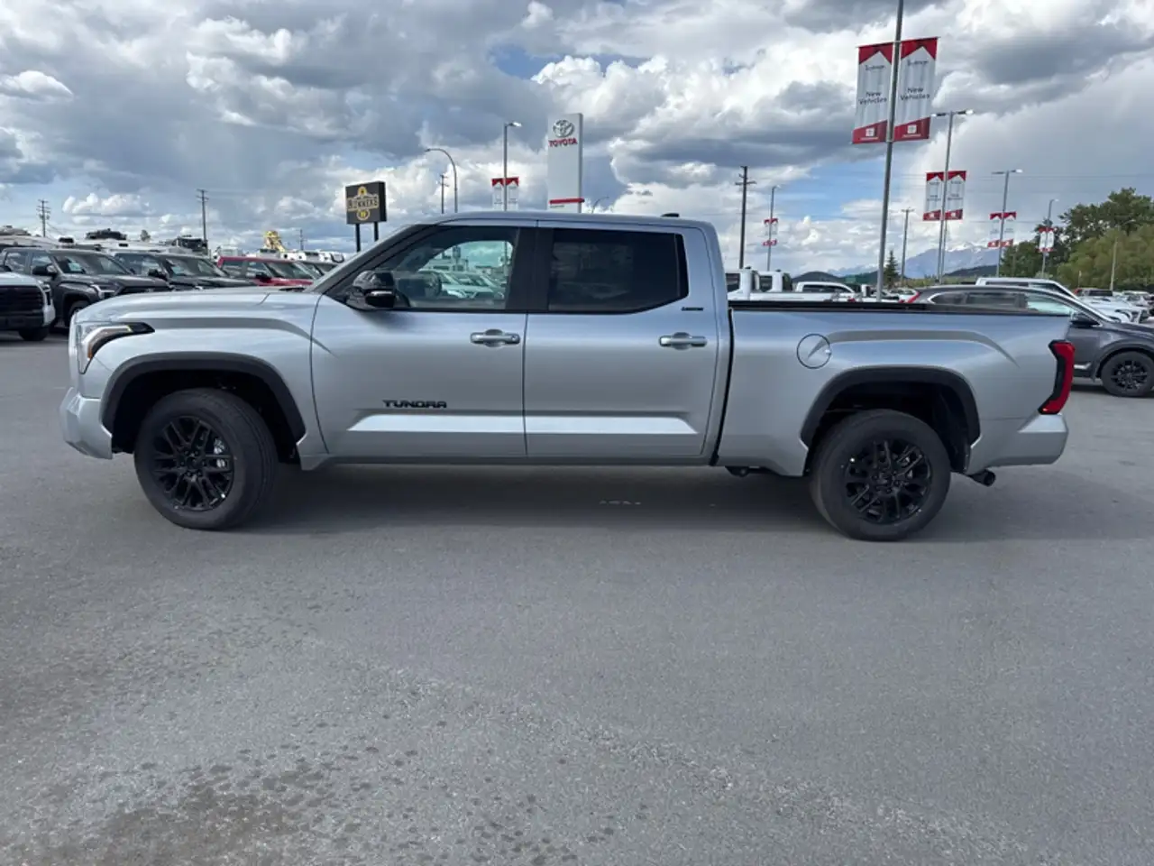 Toyota Tundra снимка Toyota Tundra