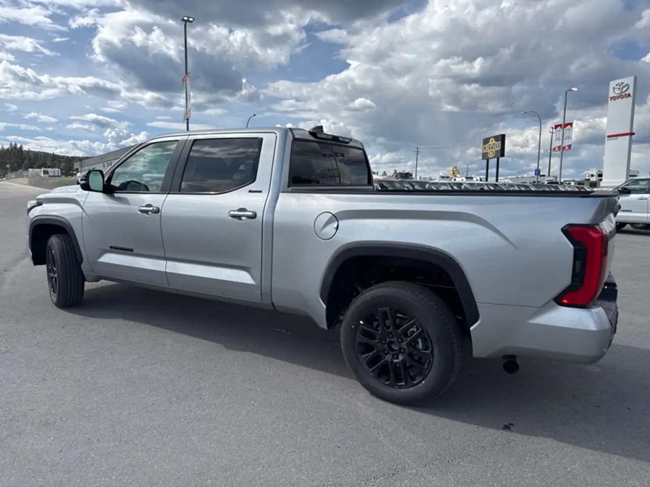 Toyota Tundra снимка Toyota Tundra