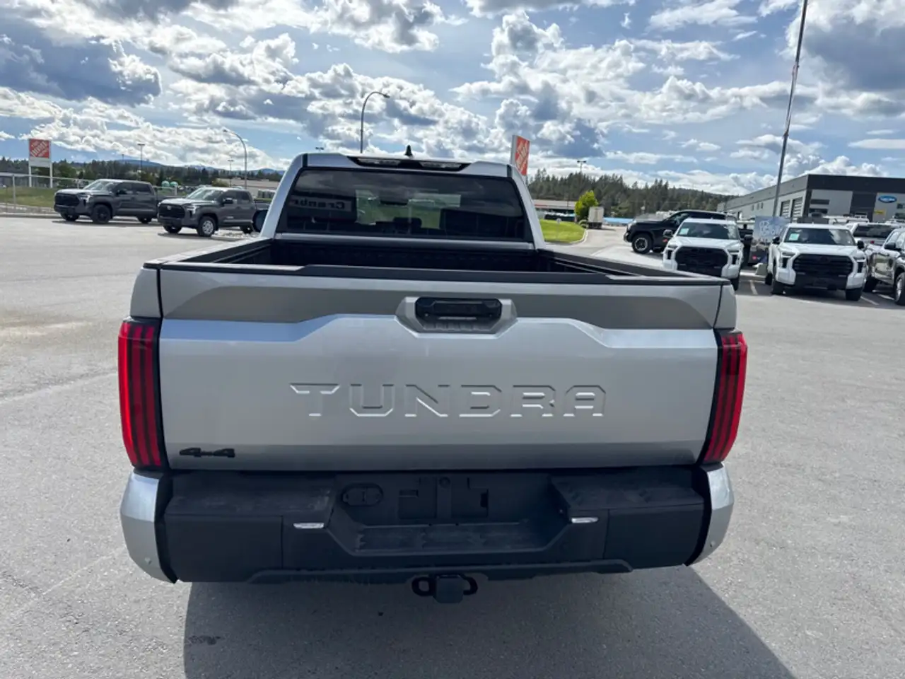 Toyota Tundra снимка Toyota Tundra