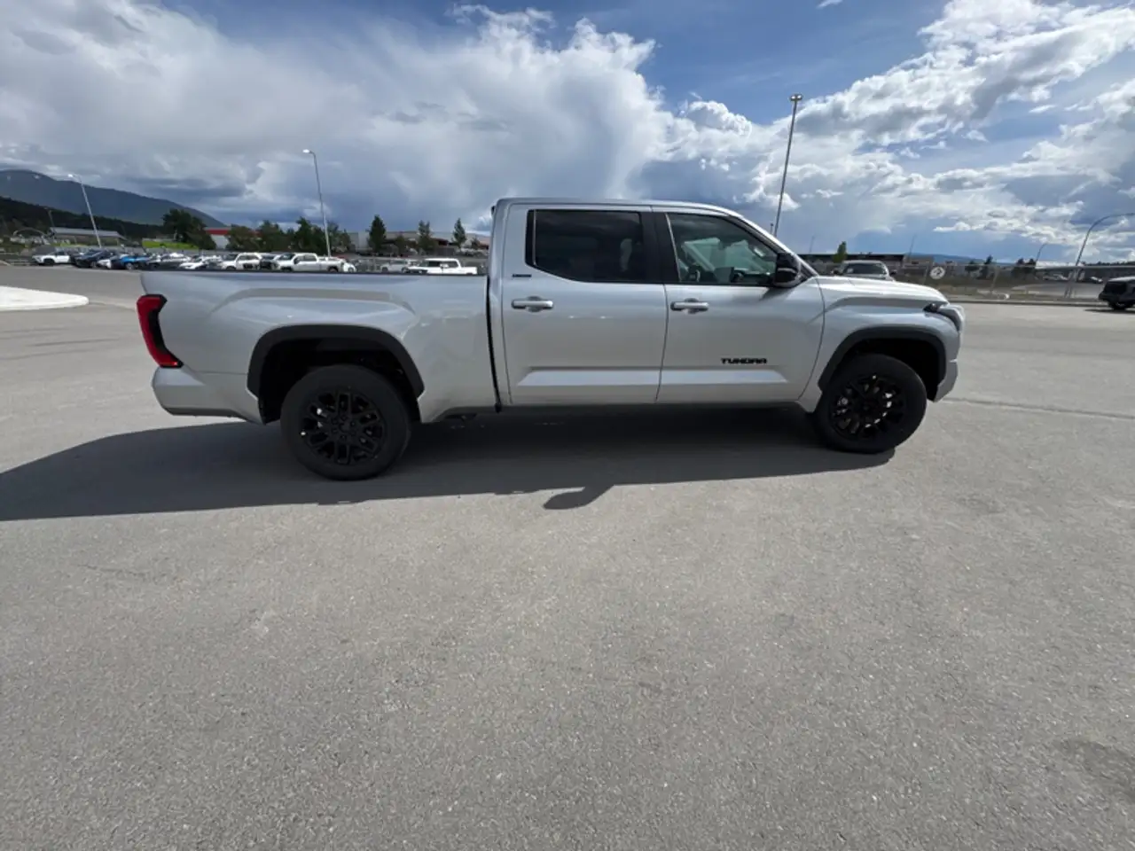 Toyota Tundra снимка Toyota Tundra