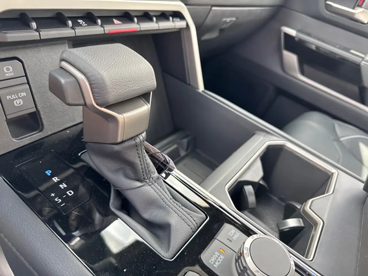 Toyota Tundra снимка Toyota Tundra
