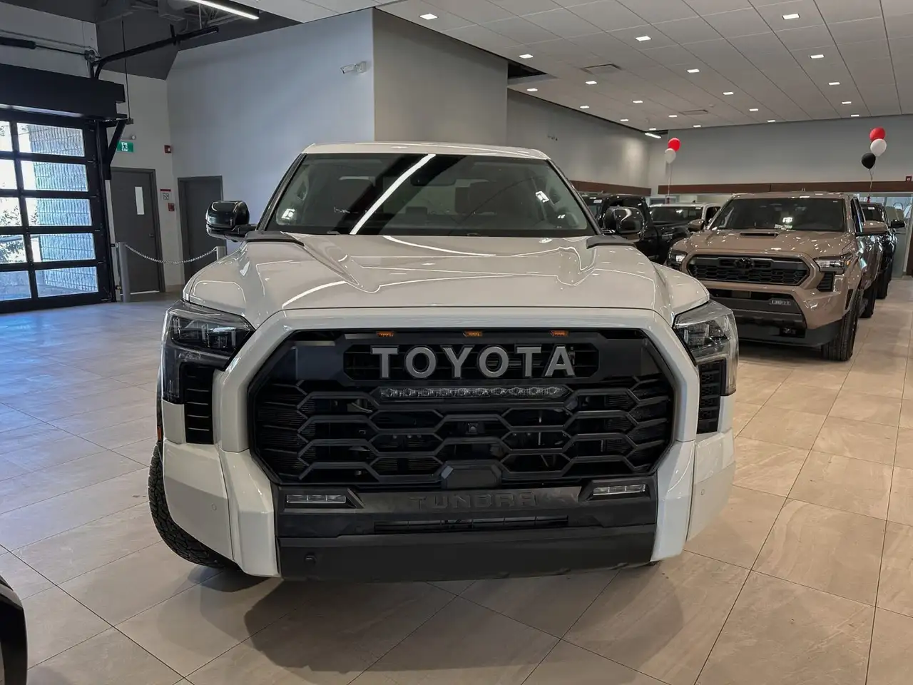 Toyota Tundra снимка Toyota Tundra
