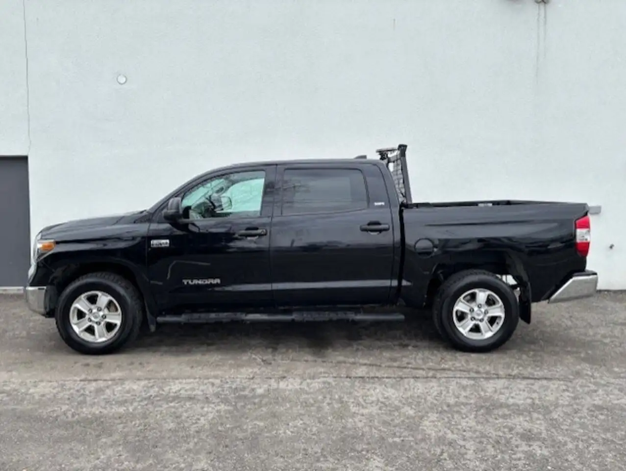 Toyota Tundra снимка Toyota Tundra