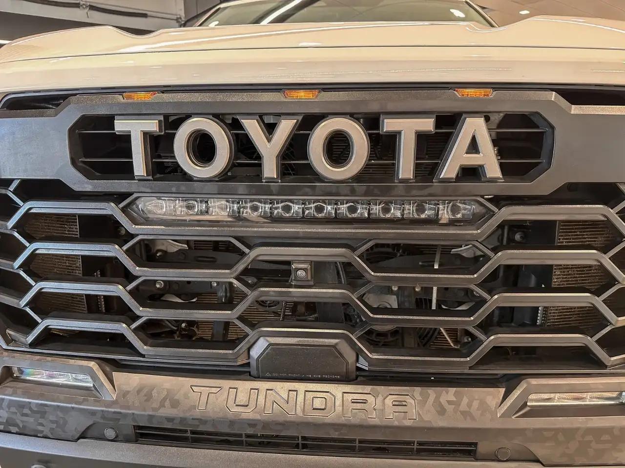 Toyota Tundra снимка Toyota Tundra