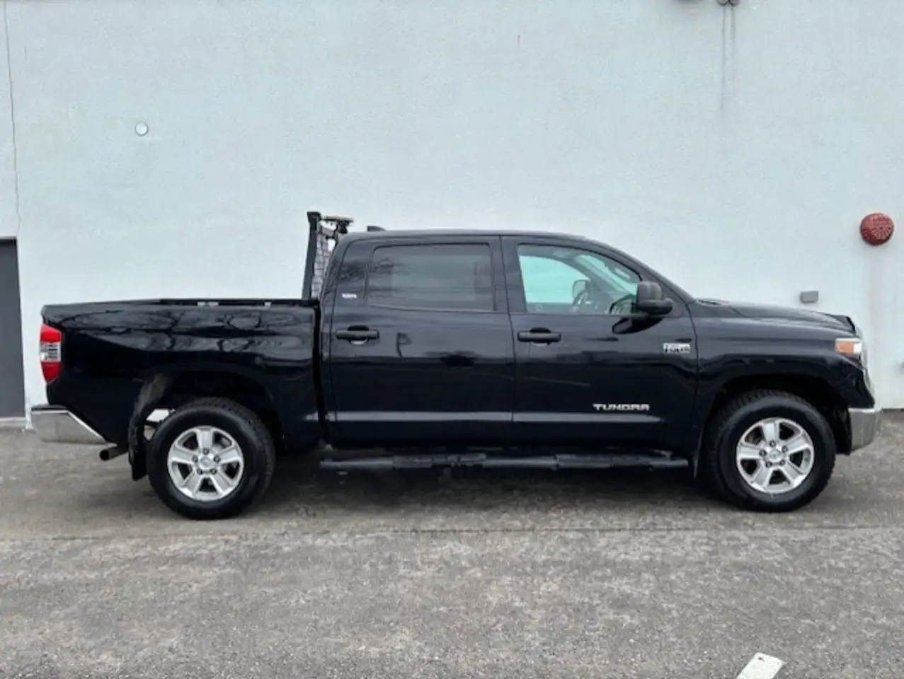 Toyota Tundra снимка Toyota Tundra