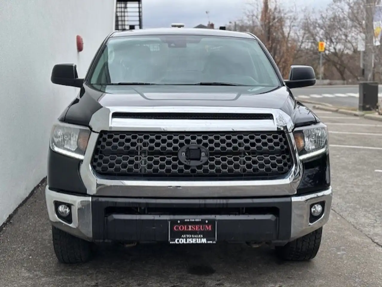 Toyota Tundra снимка Toyota Tundra