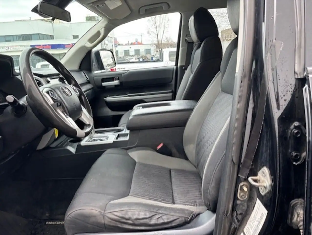 Toyota Tundra снимка Toyota Tundra
