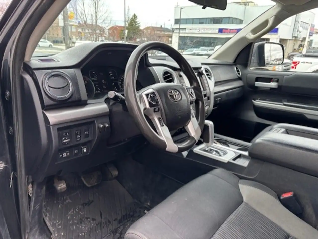 Toyota Tundra снимка Toyota Tundra