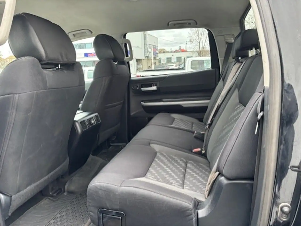 Toyota Tundra снимка Toyota Tundra