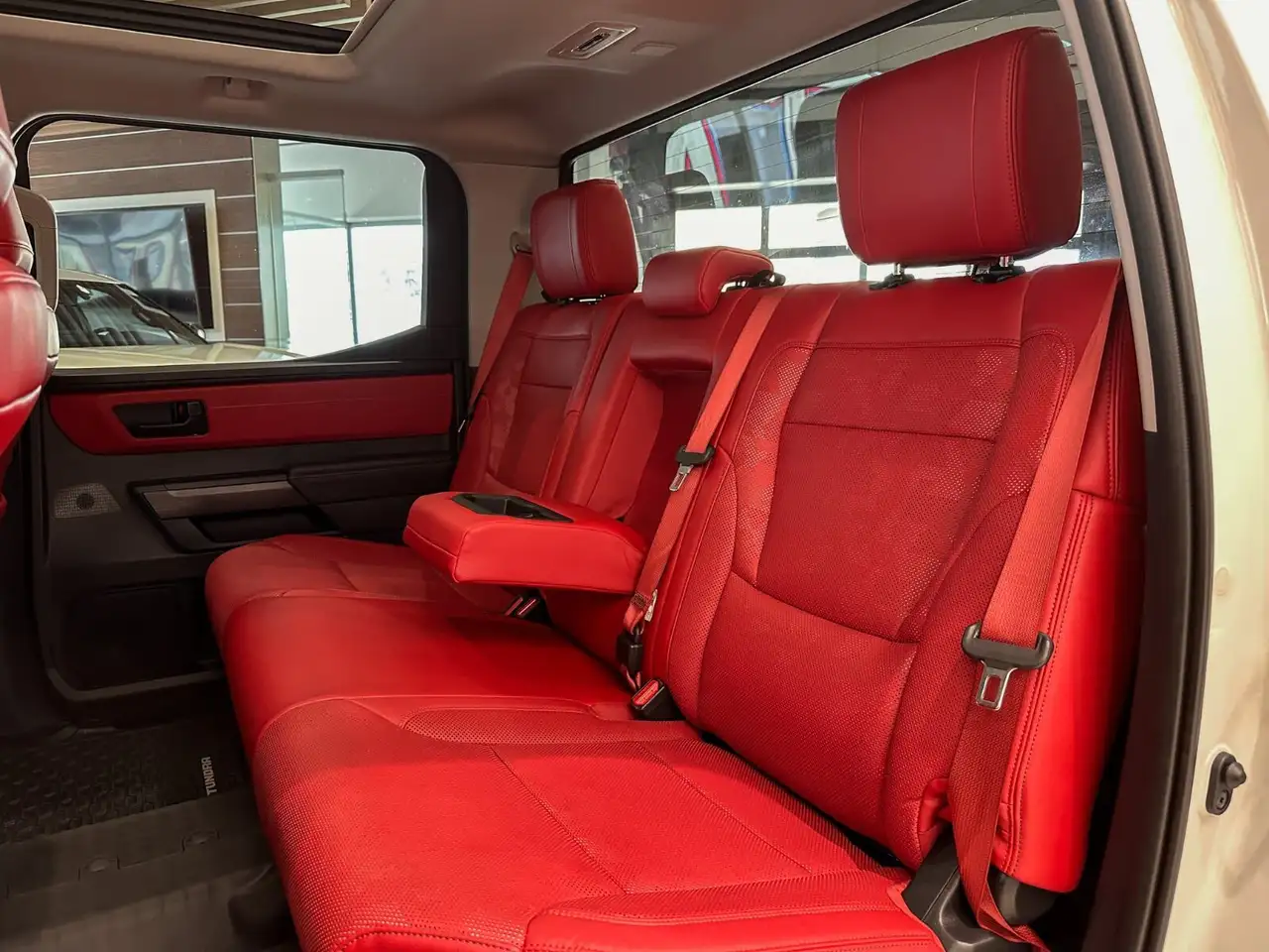 Toyota Tundra снимка Toyota Tundra