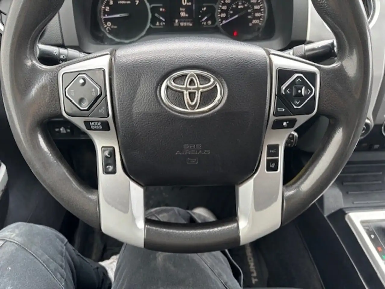Toyota Tundra снимка Toyota Tundra