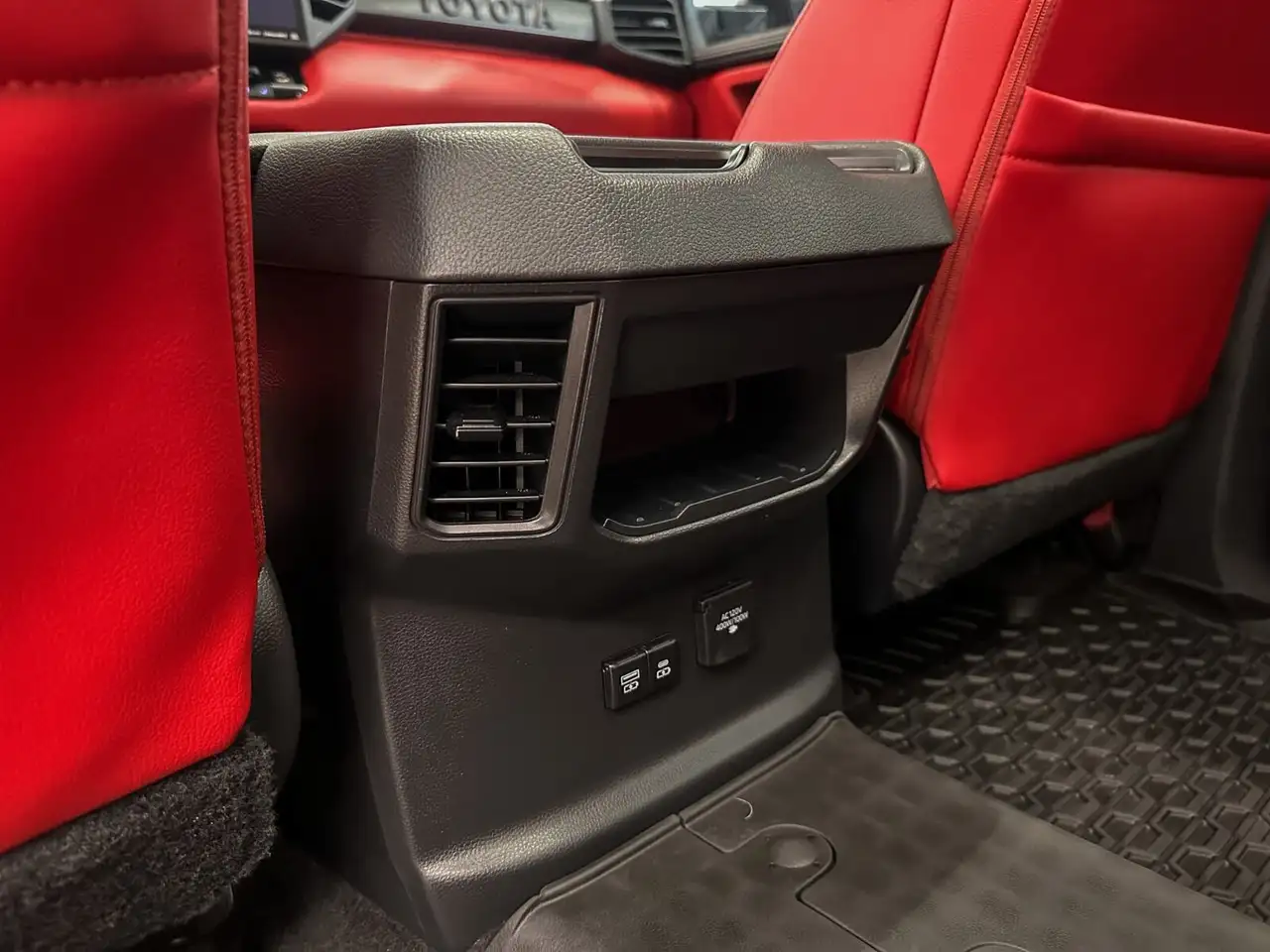 Toyota Tundra снимка Toyota Tundra