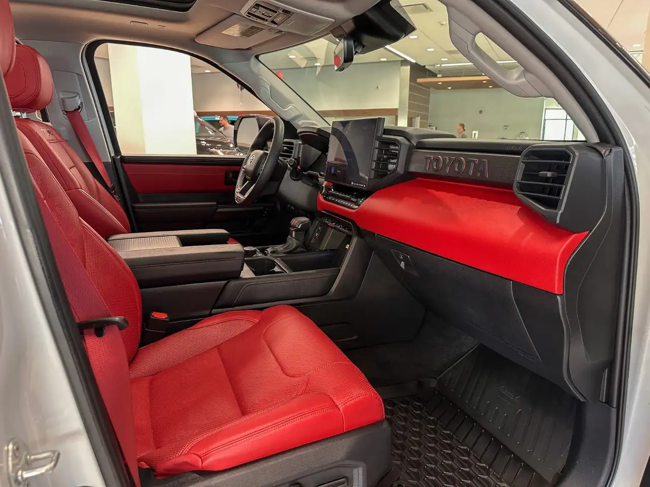 Toyota Tundra снимка Toyota Tundra