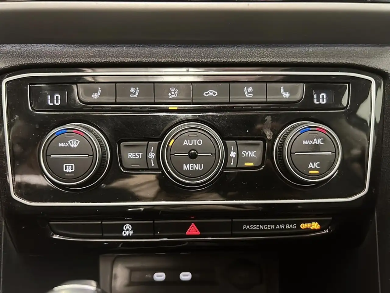 Volkswagen Atlas photo Volkswagen Atlas