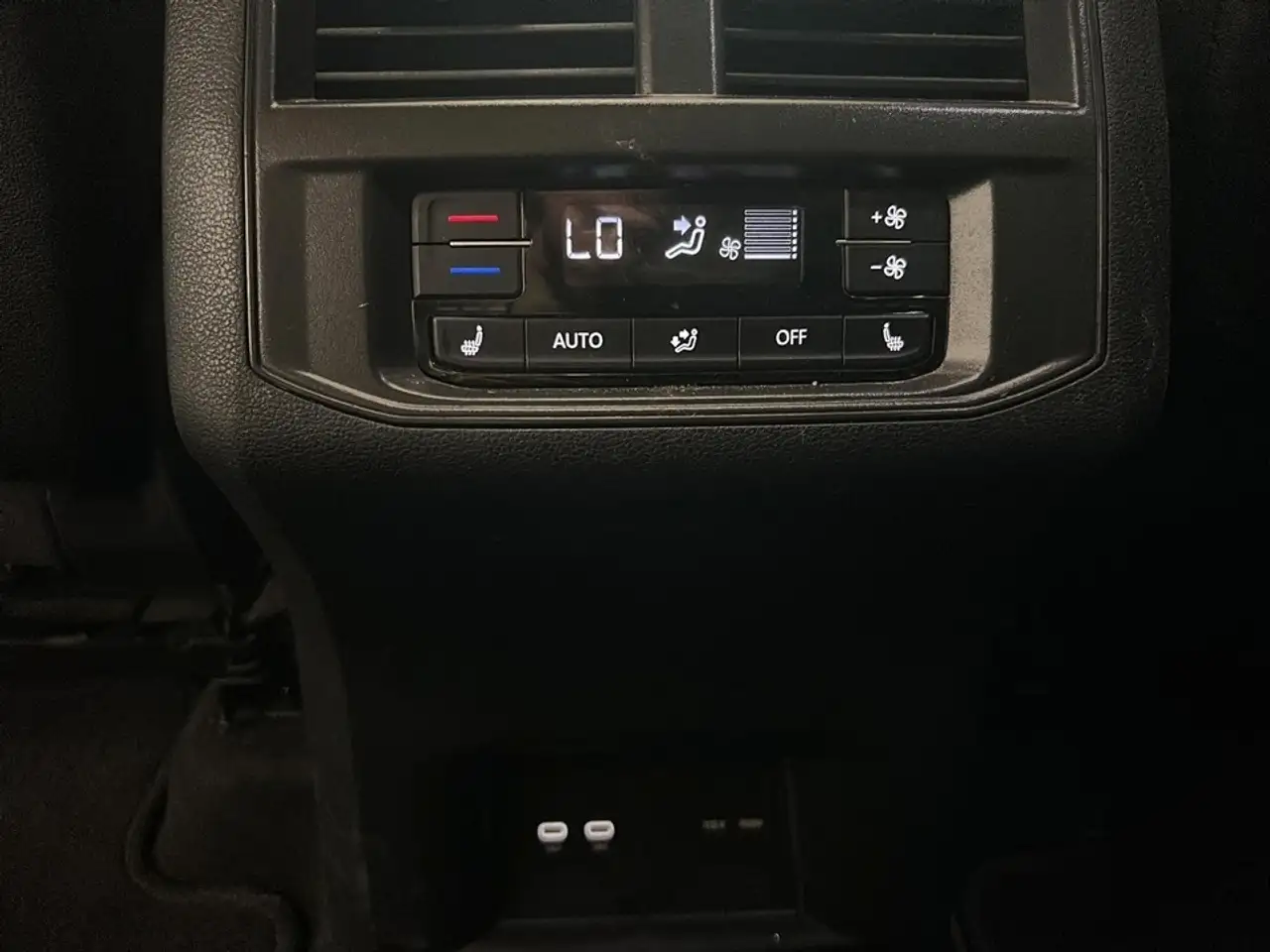 Volkswagen Atlas photo Volkswagen Atlas